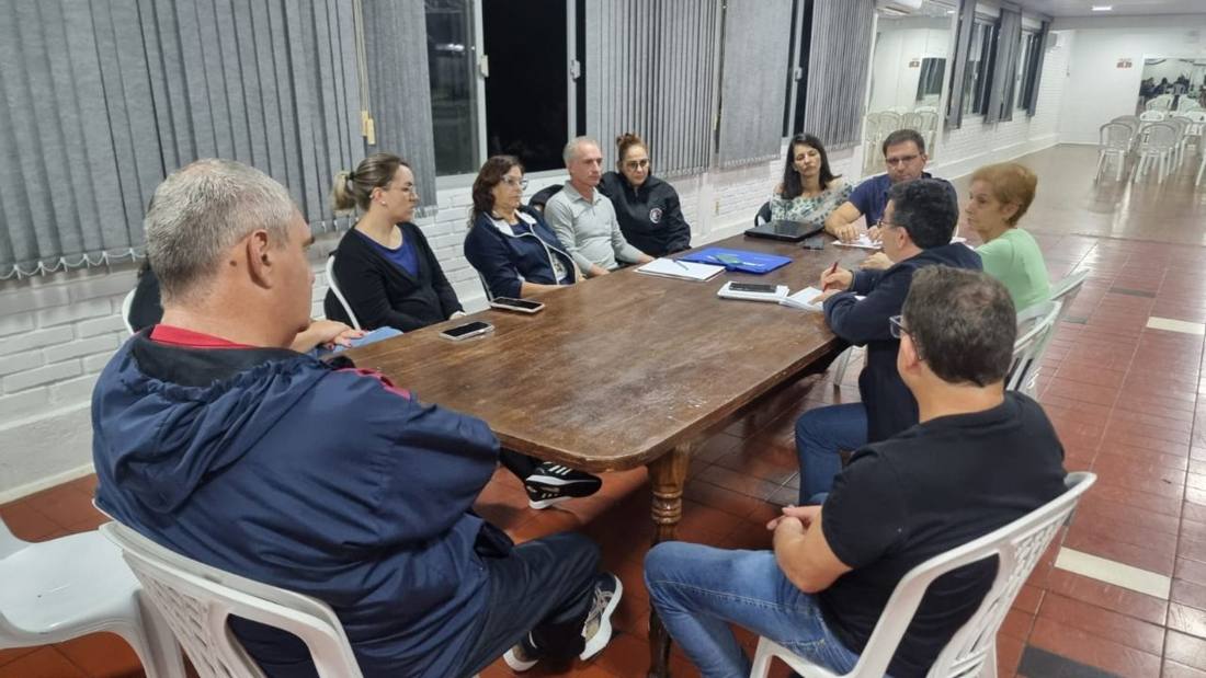 Reunião da comissão para avaliar resultado do baile do chopp