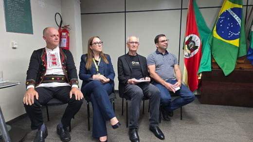 Foto 2 — Clube Aquático Tiaraju é homenageado na Câmara de Vereadores pelos 60 anos de fundação