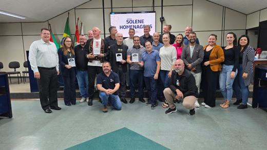 Foto 5 — Clube Aquático Tiaraju é homenageado na Câmara de Vereadores pelos 60 anos de fundação